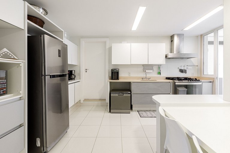 Grande Apartamento Frente-Mar em Ipanema - Ipa007