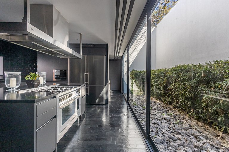 Hermosa y moderna villa en Morumbi - Mor001