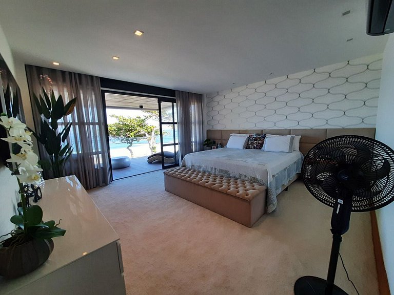 Beachfront Mansion in Itacoatiara