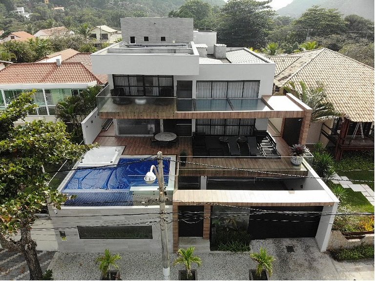 Beachfront Mansion in Itacoatiara
