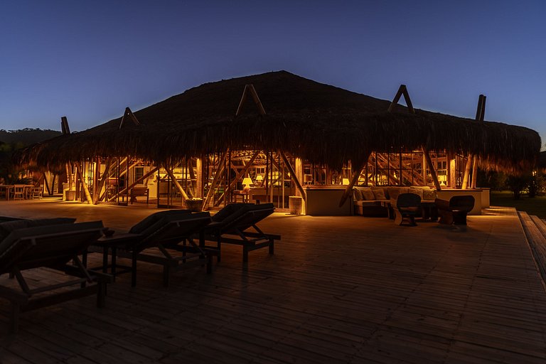 Elegancia Rústica con los Pies en la Arena — Srg003