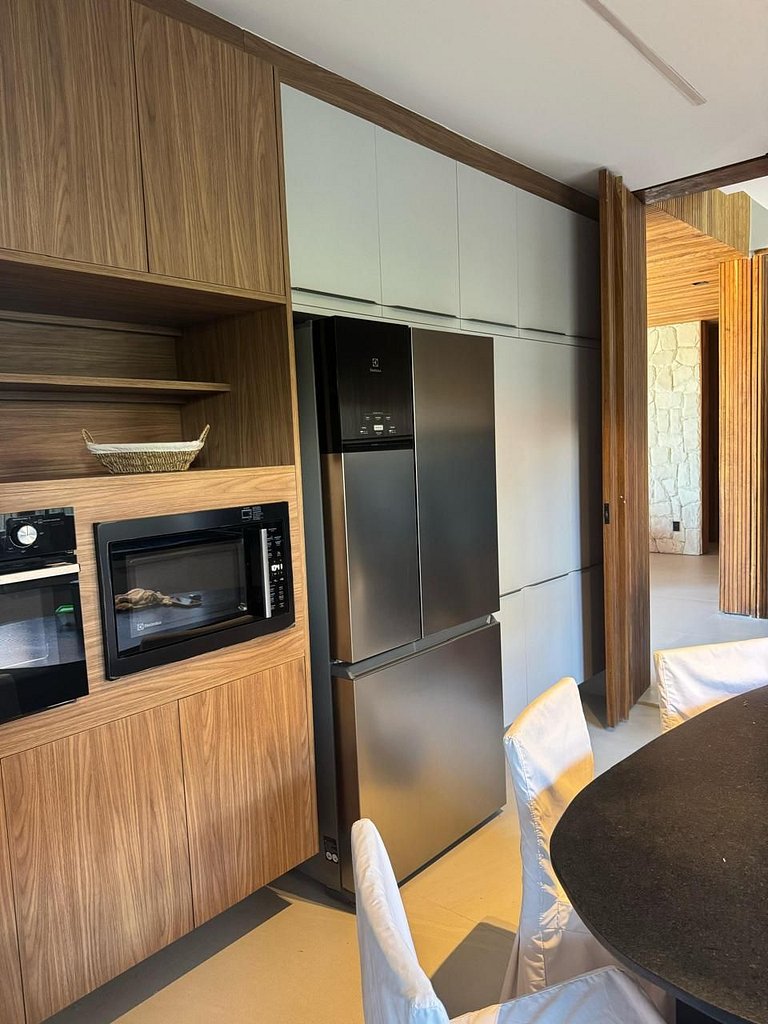 Mansão Exclusiva com 3 Piscinas - Prf008