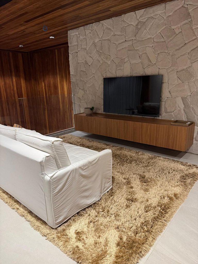 Mansión Exclusiva con 3 Piscinas – Prf008