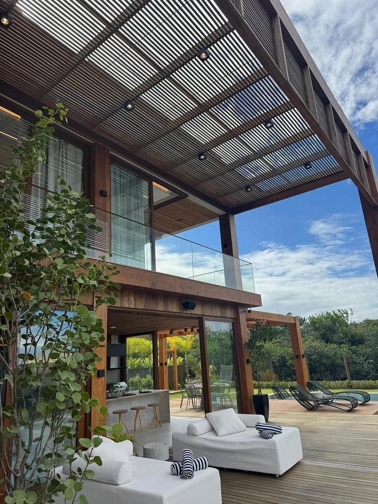 Villa Esclusiva con 3 Piscine – Prf008