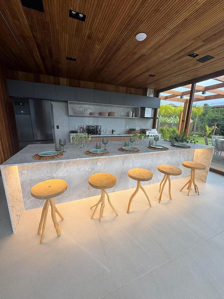 Mansão Exclusiva com 3 Piscinas - Prf008