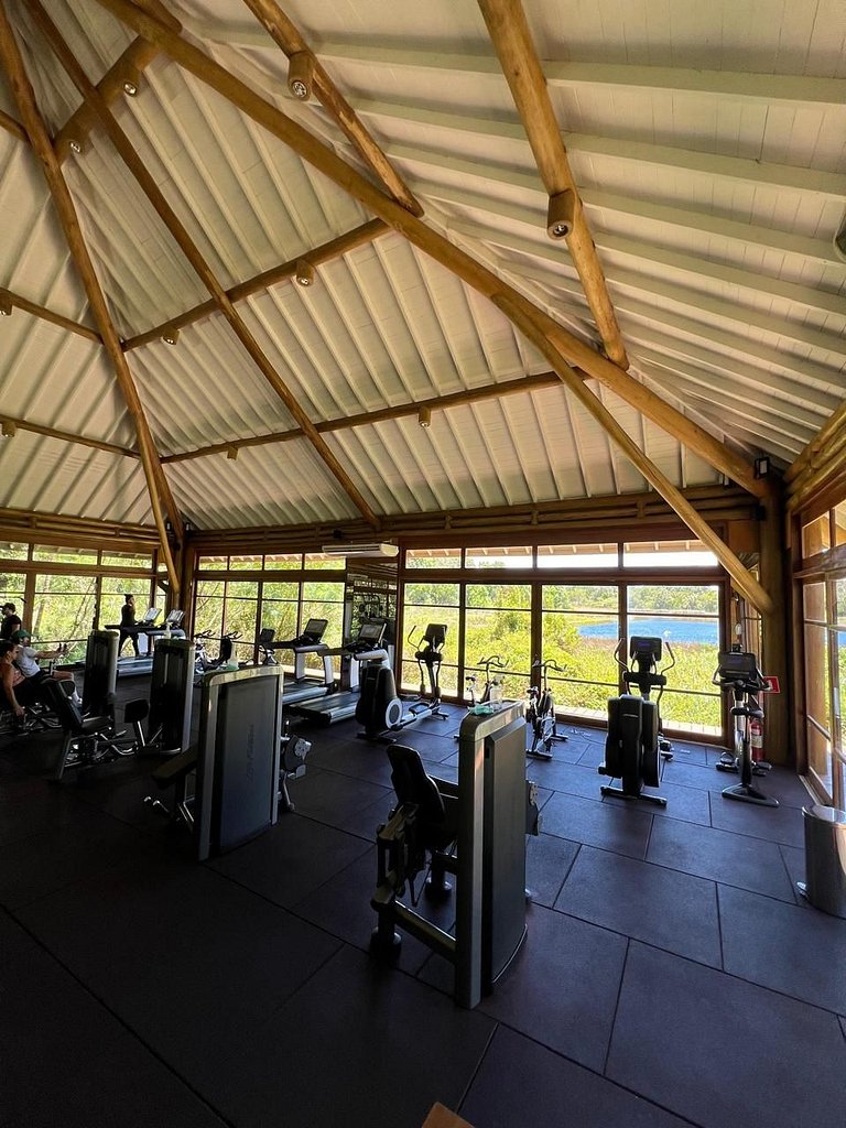 Mansão Exclusiva com 3 Piscinas - Prf008