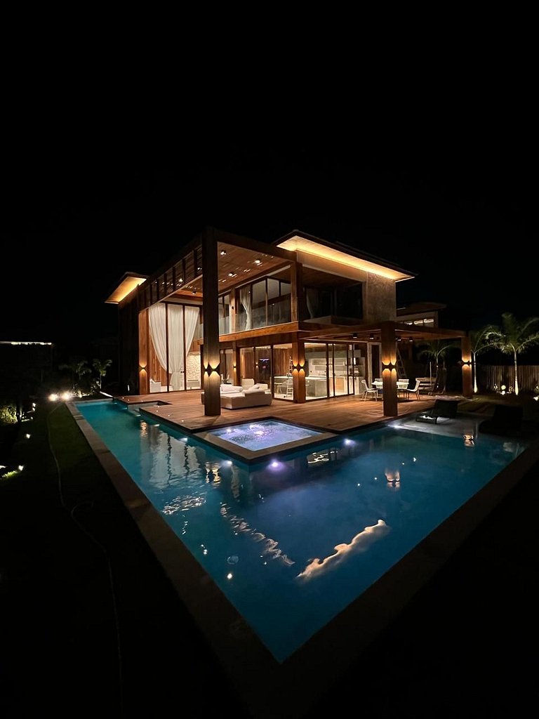 Villa Esclusiva con 3 Piscine – Prf008