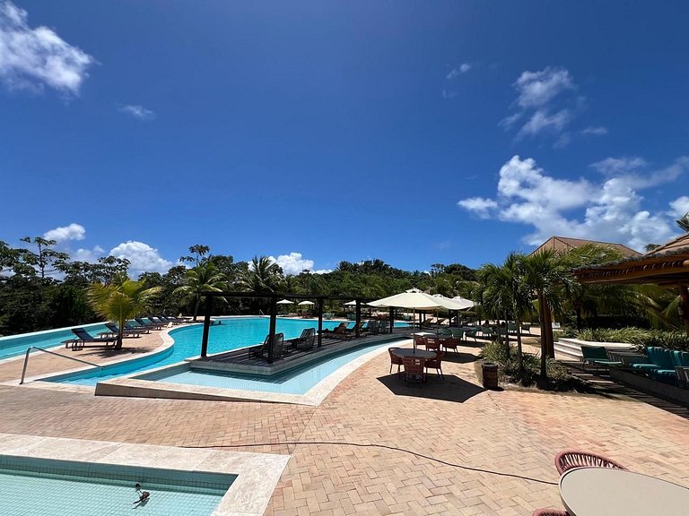 Demeure Exclusive avec 3 Piscines – Prf008