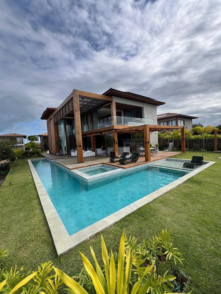 Villa Esclusiva con 3 Piscine – Prf008