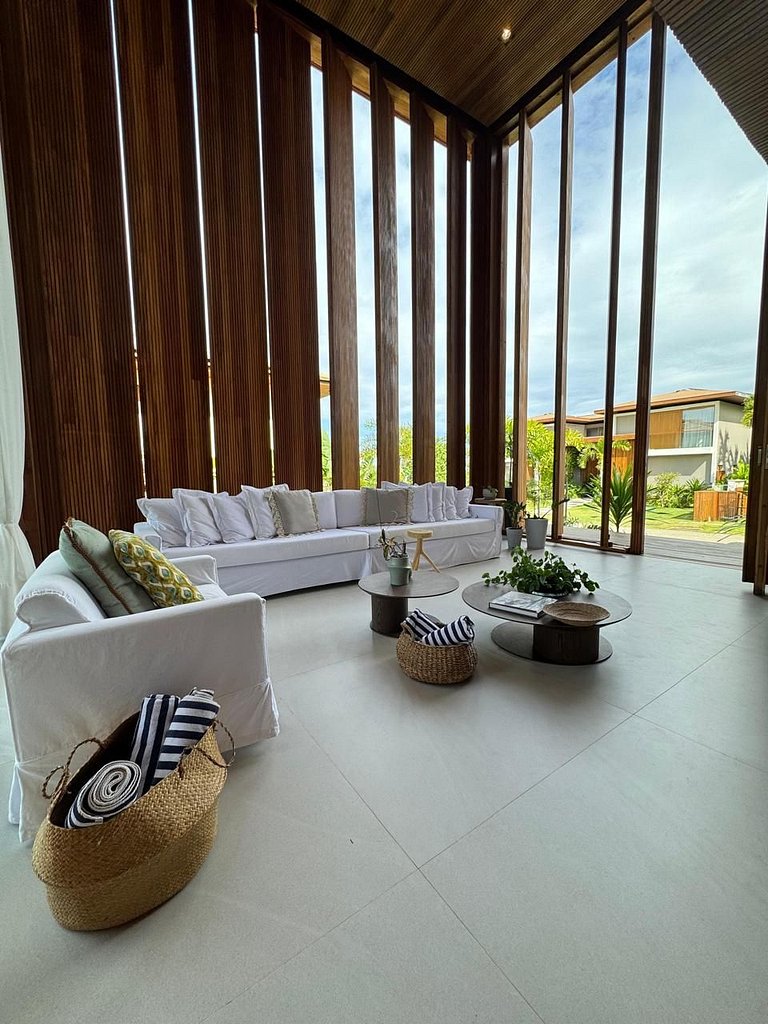 Mansión Exclusiva con 3 Piscinas – Prf008