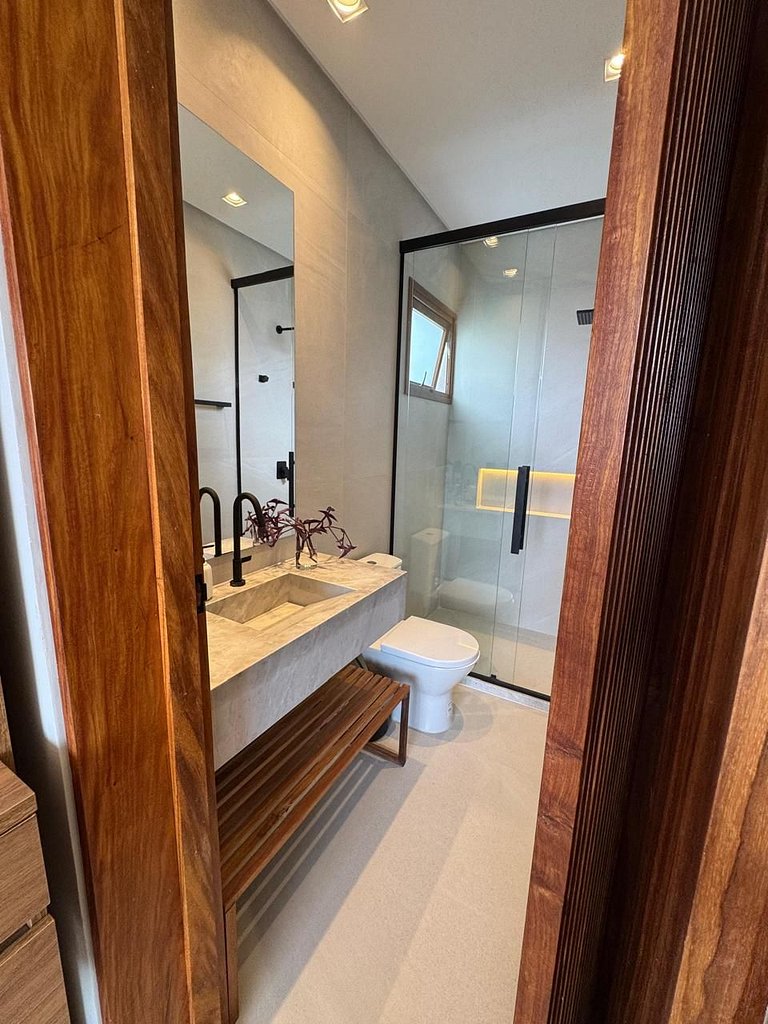 Mansão Exclusiva com 3 Piscinas - Prf008