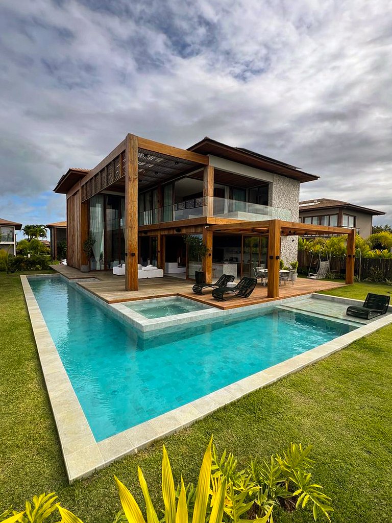 Mansão Exclusiva com 3 Piscinas - Prf008