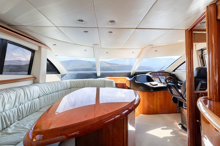 Sunseeker Manhattan 74, in Angra dos Reis