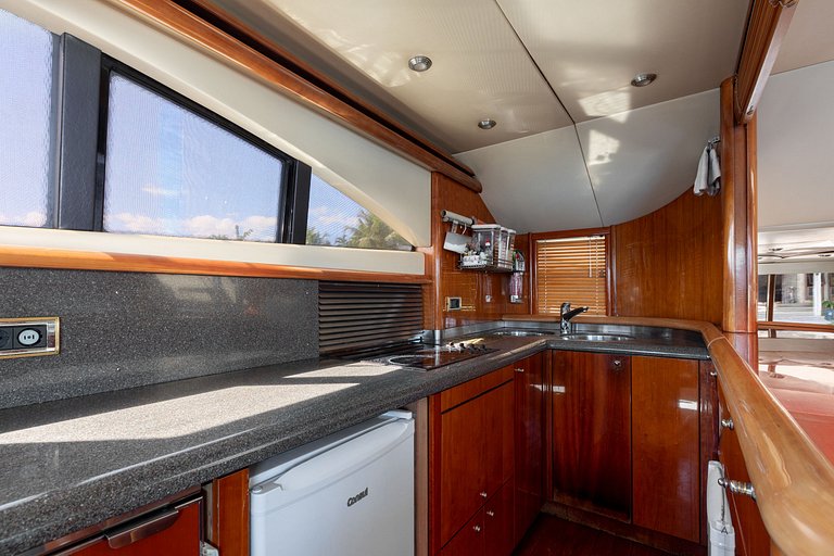 Sunseeker Manhattan 74, em Angra dos Reis - Boa010