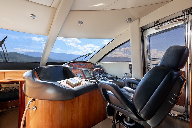 Sunseeker Manhattan 74, em Angra dos Reis - Boa010