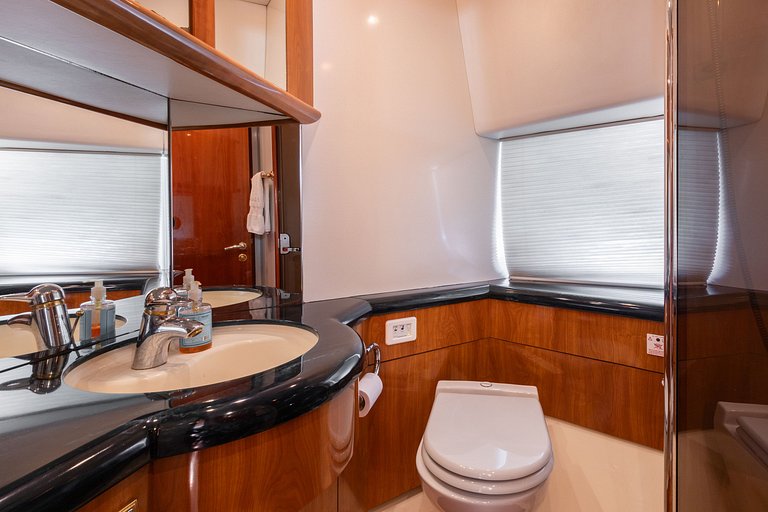 Sunseeker Manhattan 74, em Angra dos Reis - Boa010