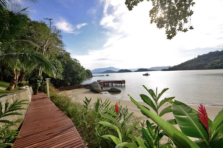 Oceanfront luxury villa in Angra dos Reis - Ang040