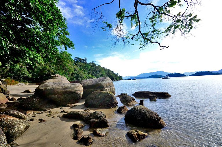 Oceanfront luxury villa in Angra dos Reis