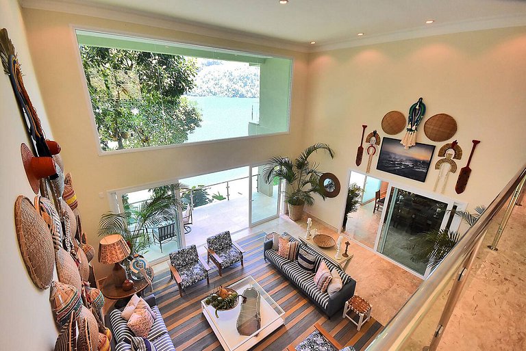 Oceanfront luxury villa in Angra dos Reis