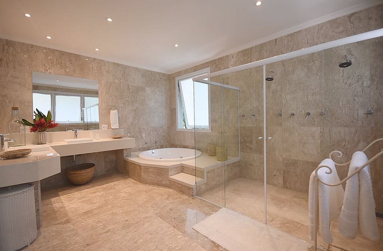 Oceanfront luxury villa in Angra dos Reis - Ang040