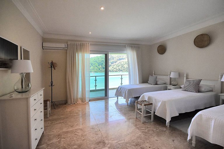 Oceanfront luxury villa in Angra dos Reis - Ang040