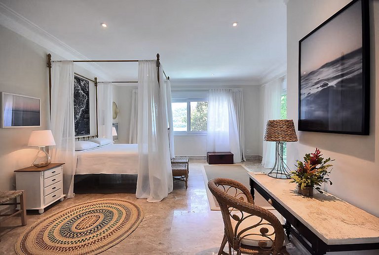 Oceanfront luxury villa in Angra dos Reis