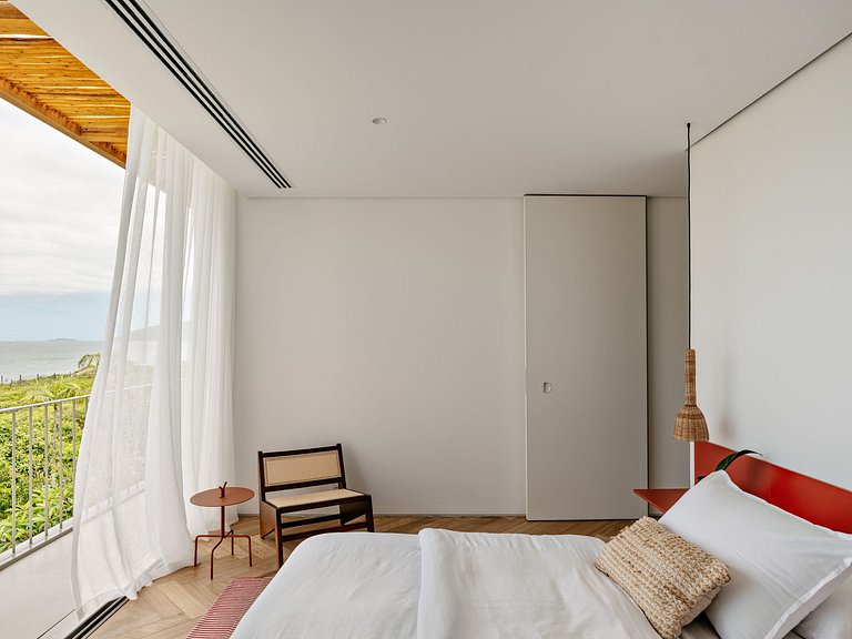 Beachfront Villa in Florianópolis – Flo001