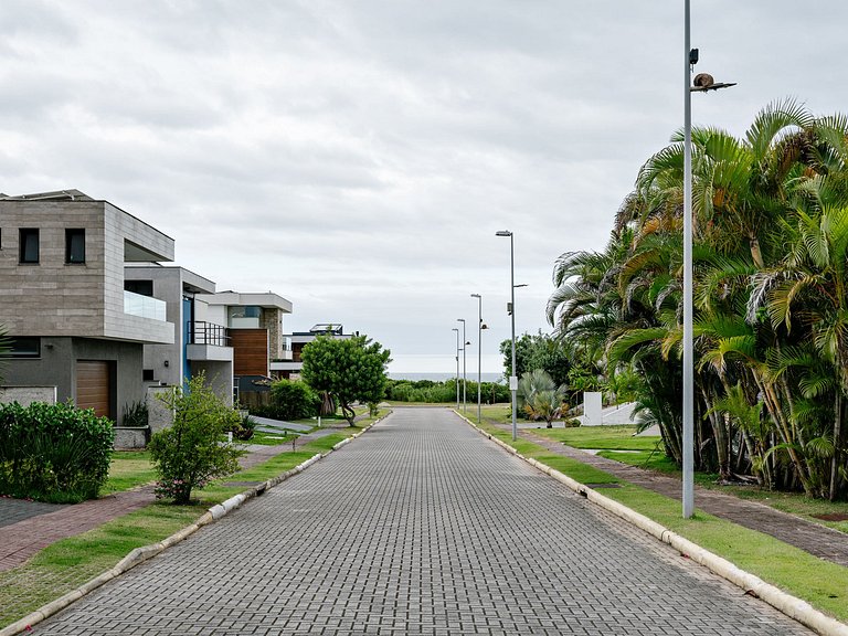 Beachfront Villa in Florianópolis – Flo001