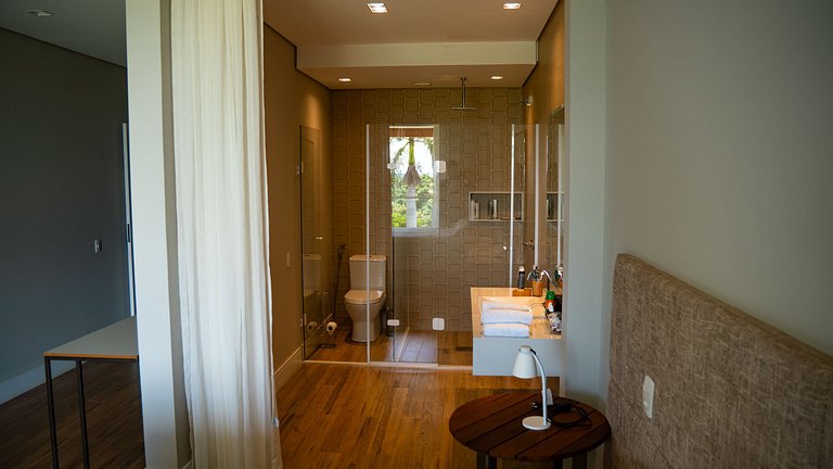 Роскошный особняк с собственной конюшней в загородной части