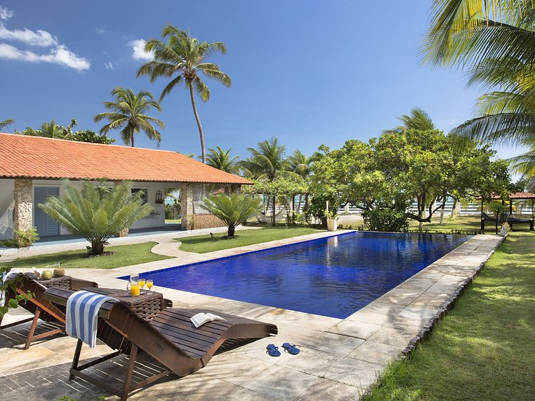 Casa frente mar com 7 quartos em Taiba - Cea009