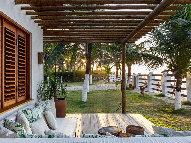 Casa frente mar com 7 quartos em Taiba - Cea009