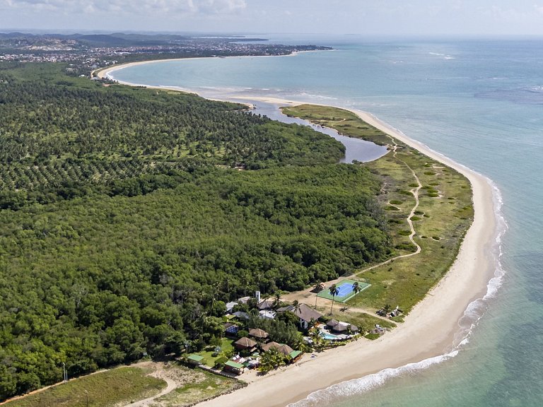 Villa with 8 suites in Carneiros