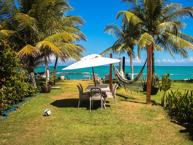 Charming beachfront house in Carneiros