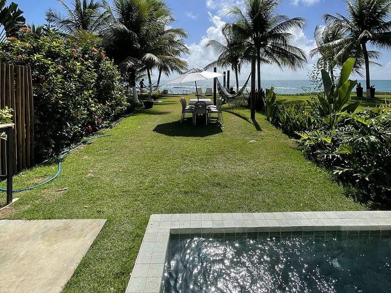 Charming beachfront house in Carneiros - Car002