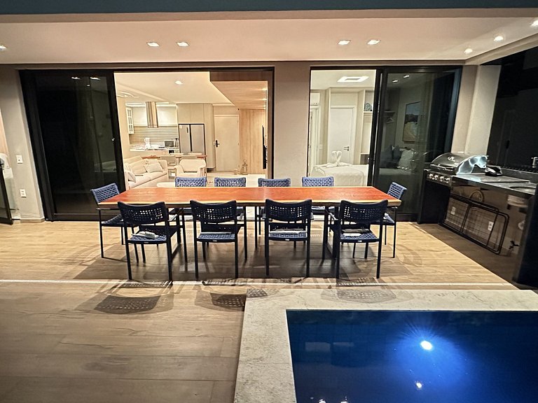 Прекрасная четырехкомнатная квартира рядом с Порту-де-Галинь