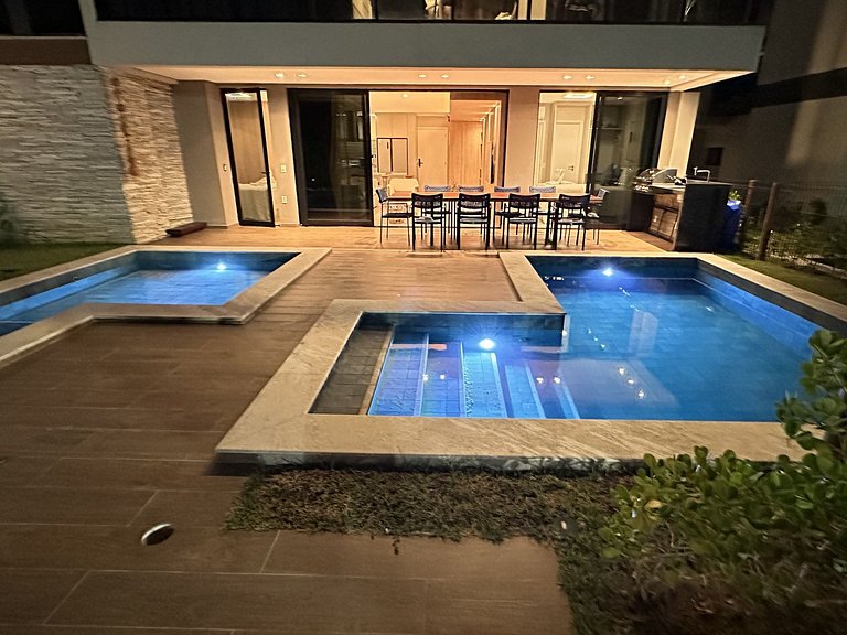 Прекрасная четырехкомнатная квартира рядом с Порту-де-Галинь