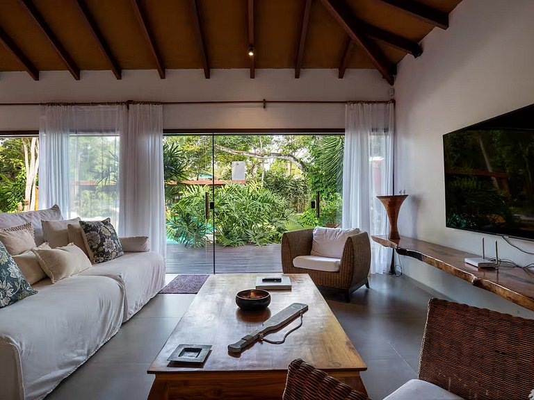 Villa de 6 suites à Arraial D'ajuda - Adj011