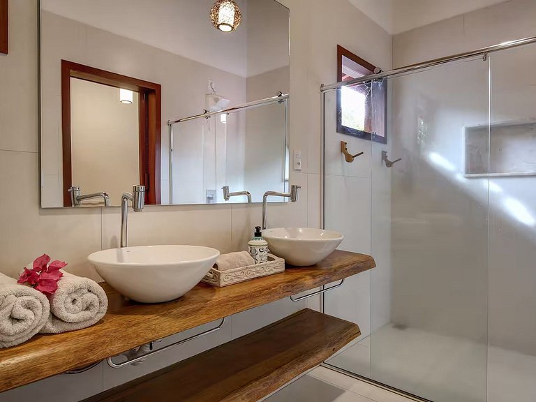 Villa de 6 suites à Arraial D'ajuda - Adj011