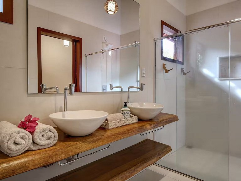 Villa de 6 suites à Arraial D'ajuda - Adj011