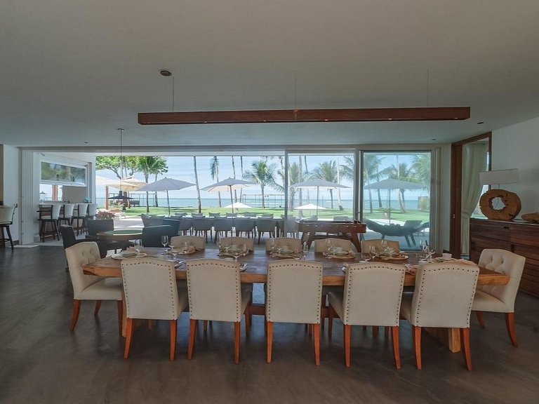 Villa de 12 suítes em Arraial d'Ajuda - Adj013