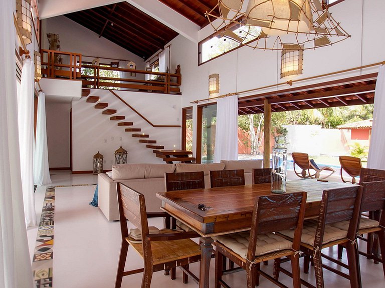 Casa de 6 suítes em Arraial D'Ajuda - Adj012