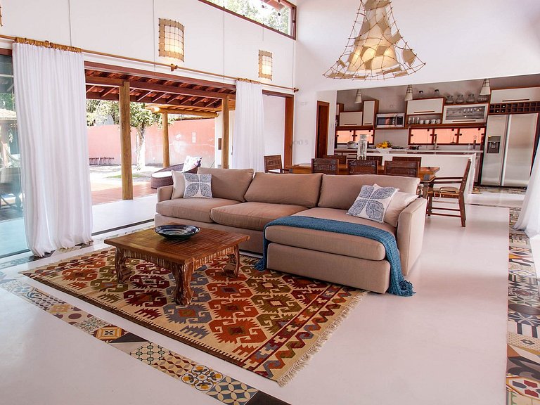 Six-suite house in Arraial D'Ajuda - Adj012