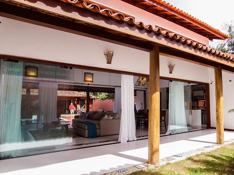 Six-suite house in Arraial D'Ajuda - Adj012