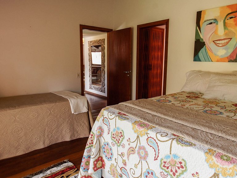 Six-suite house in Arraial D'Ajuda - Adj012