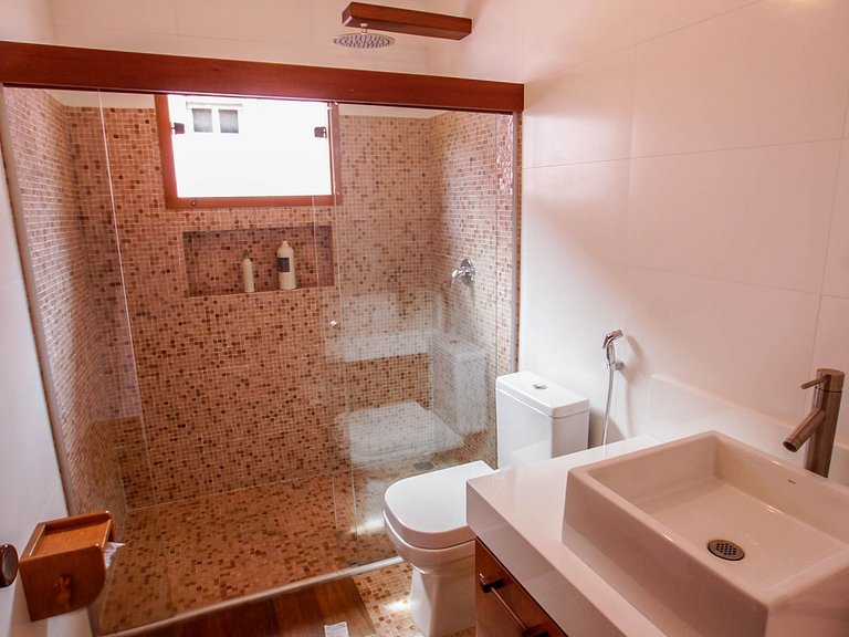 Casa de seis suites en Arraial D'Ajuda - Adj012