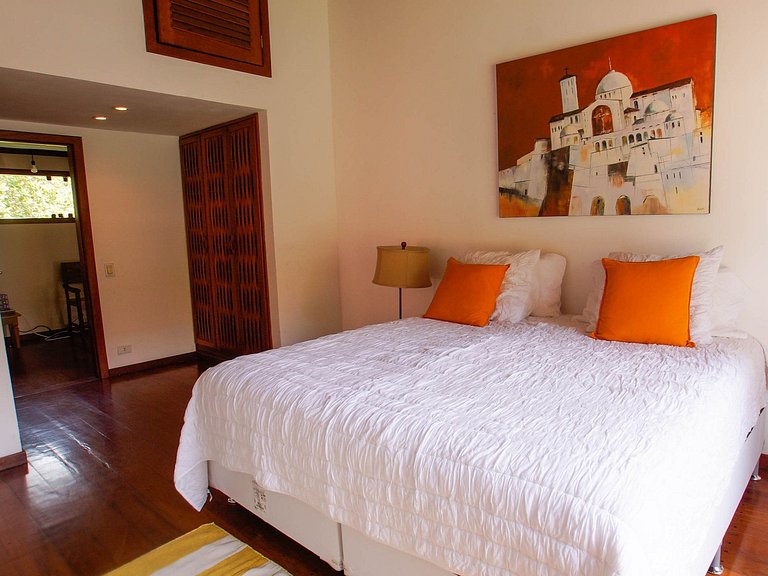 Casa de seis suites en Arraial D'Ajuda - Adj012