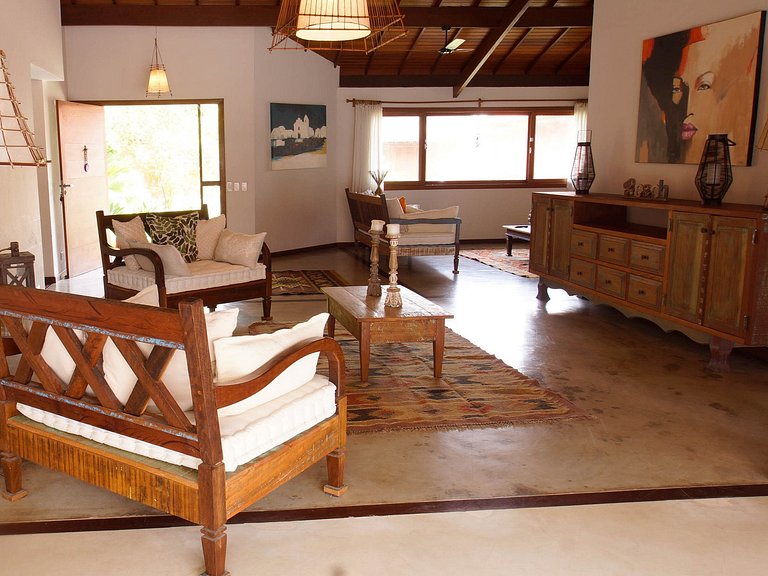 Casa de 6 suítes em Arraial D'Ajuda - Adj012