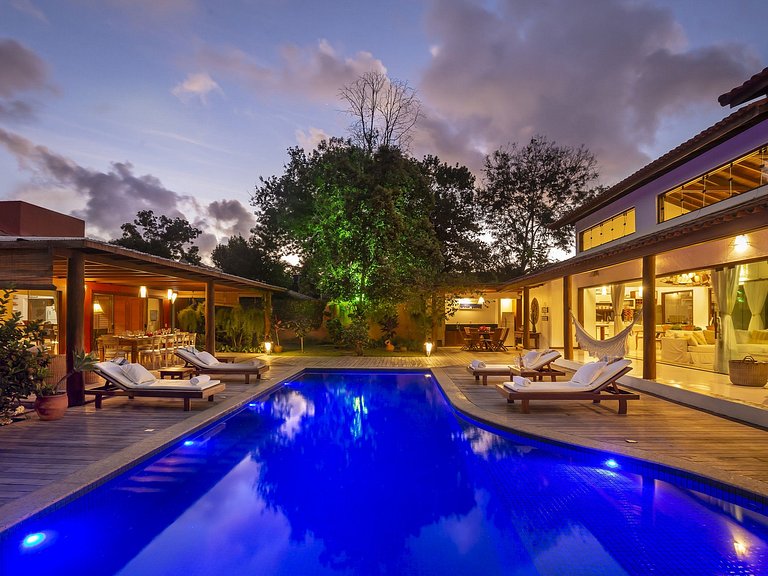 Six-suite house in Arraial D'Ajuda - Adj012