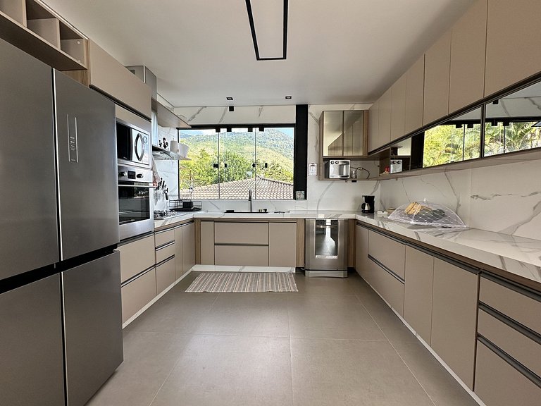 Villa con 6 suite e piscina a Ilhabela - Ilb004