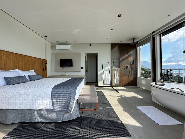 6-suite villa with pool in Ilhabela